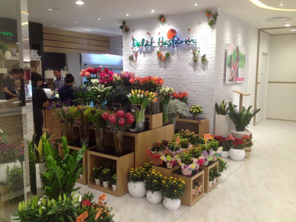 Press Release: Dalat Hasfarm opening the 9th Flower Shop at Takashimaya Commercial Center