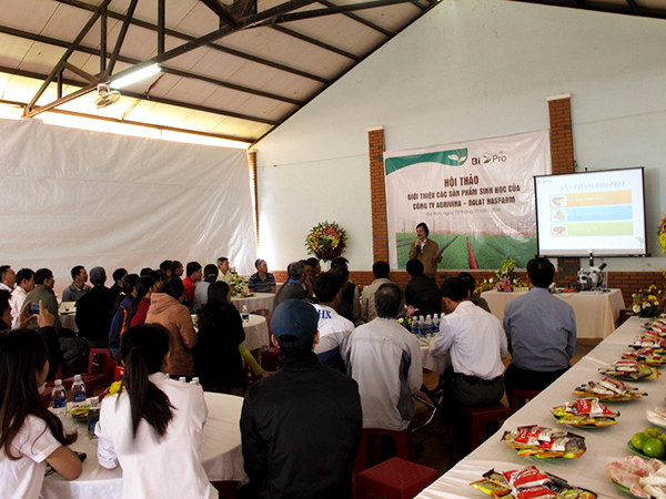 Dalat Hasfarm giới thiệu các sản phẩm sinh học tới người trồng hoa Lâm Đồng