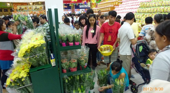 Dalat Hasfarm opened new booth at BigC Binh Duong